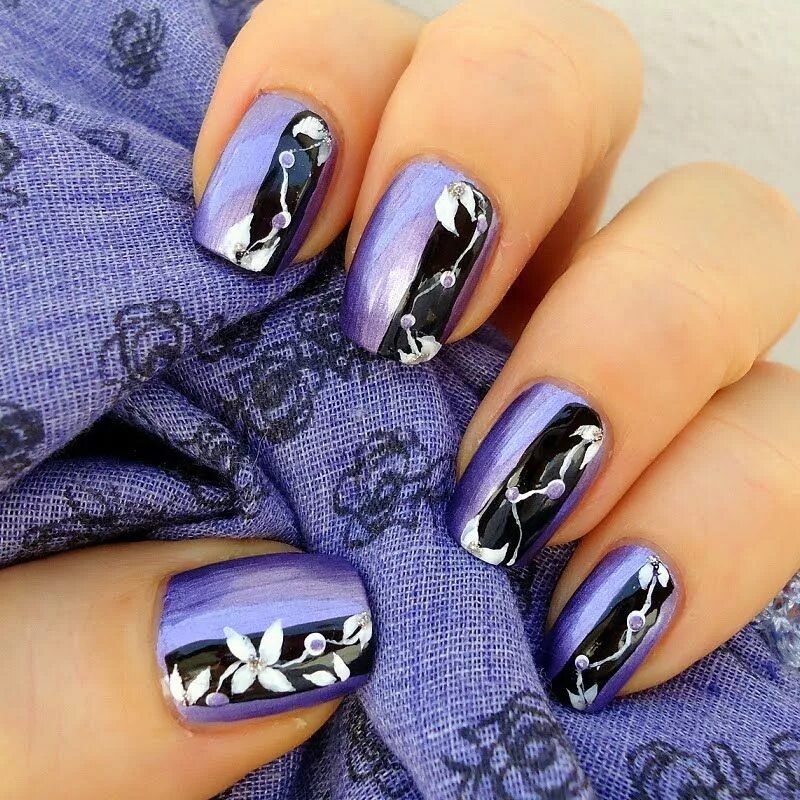 Красивый дизайн маникюра показать Chrome Lilac & Flowers Nail Art Vernis à ongles, Ongles stylés, Beauté des ongle