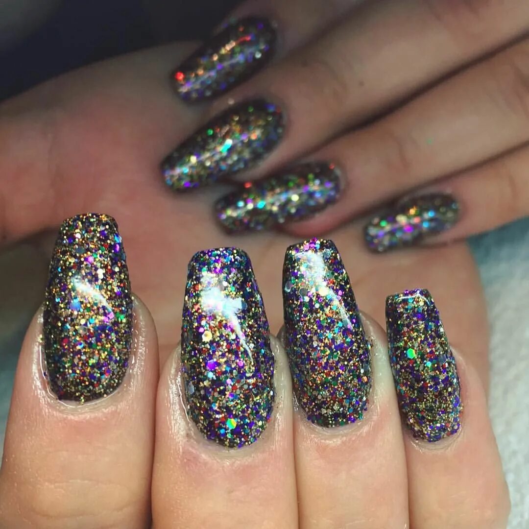 Красивый дизайн маникюра с блестками See this Instagram photo by @jenski2008 * 35 likes Glitter nail art, Cnd shellac