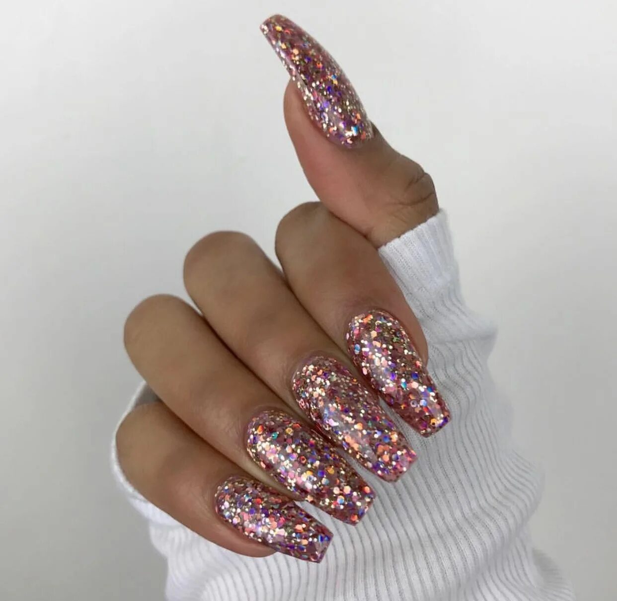 Красивый дизайн маникюра с блестками follow the queen for more poppin' pins @kjvouge ✨ ❤- Sparkly nails, Cute nails, 