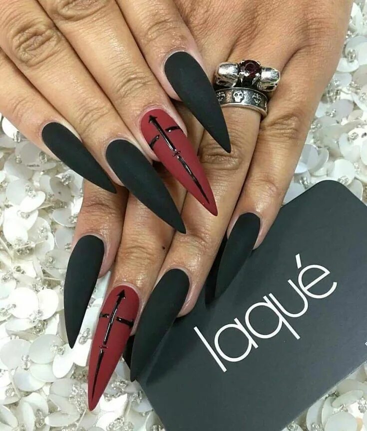 Красивый дизайн на длинные ногти Vampire Fang Nails Are the New Grunge Trend You'll Want to Try Stiletto nails de