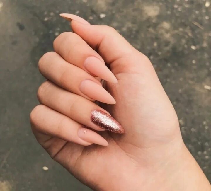 Красивый дизайн на миндаль длинный маникюр Маникюр нежный миндаль Manicura de uñas, Uñas acrilicas sencillas, Uñas acrilica