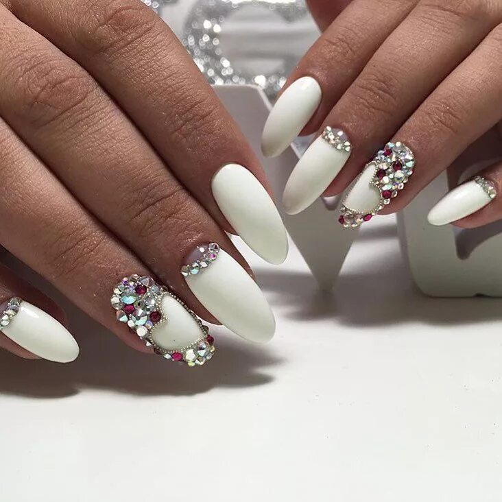 Красивый дизайн ногтей фото белый Nail Art #2062 - Best Nail Art Designs Gallery BestArtNails.com Rhinestone nails