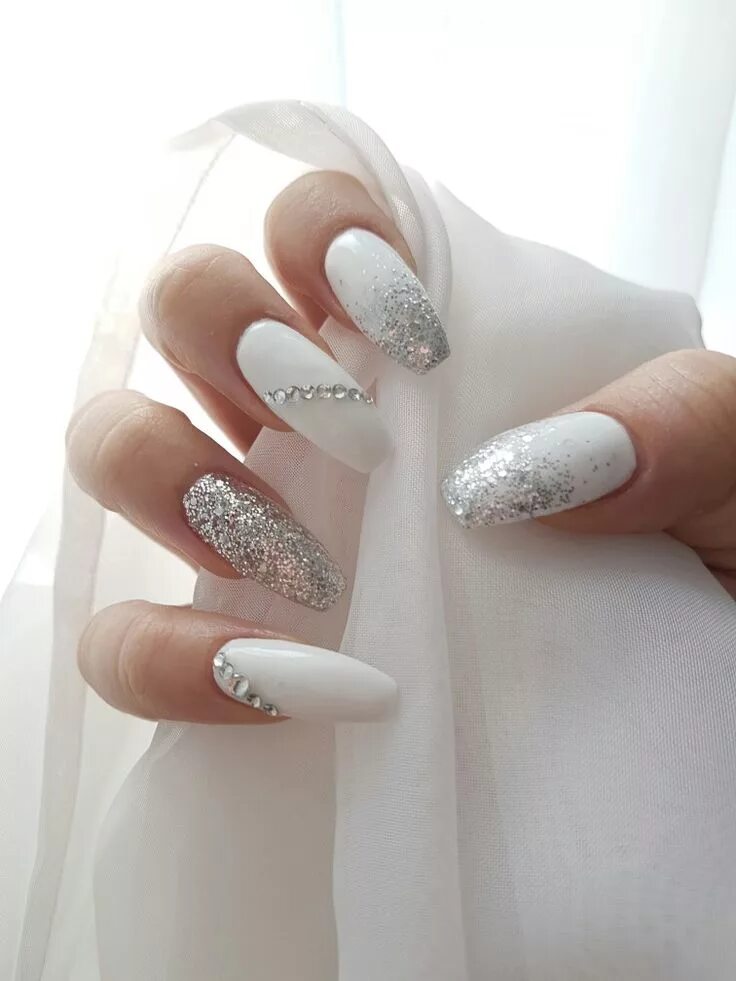 Красивый дизайн ногтей фото белый #nails #nailart #white #silver #glitter #diamonds #fullcover Nail designs, White