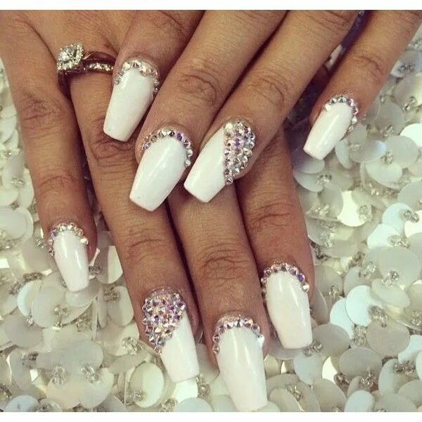 Красивый дизайн ногтей фото белый GLAM HEAVEN Rhinestone nails, White nails, Squoval nails