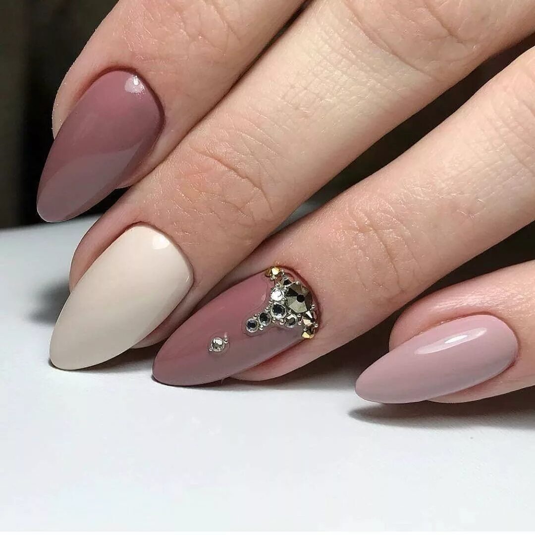 Красивый дизайн ногтей миндаль 18 Trending Summer Nail Designs for 2023 - Gazzed Rose gold nails design, Gold n