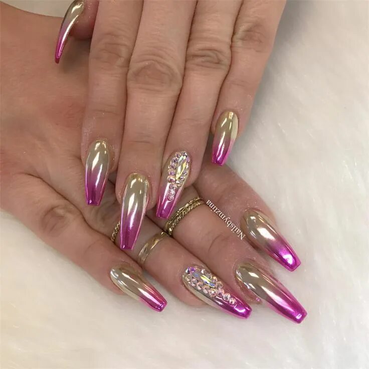 Красивый дизайн ногтей втирка фото Ombré chrome by not using chrome powder, polish, gel, or airbrush. Designed by @