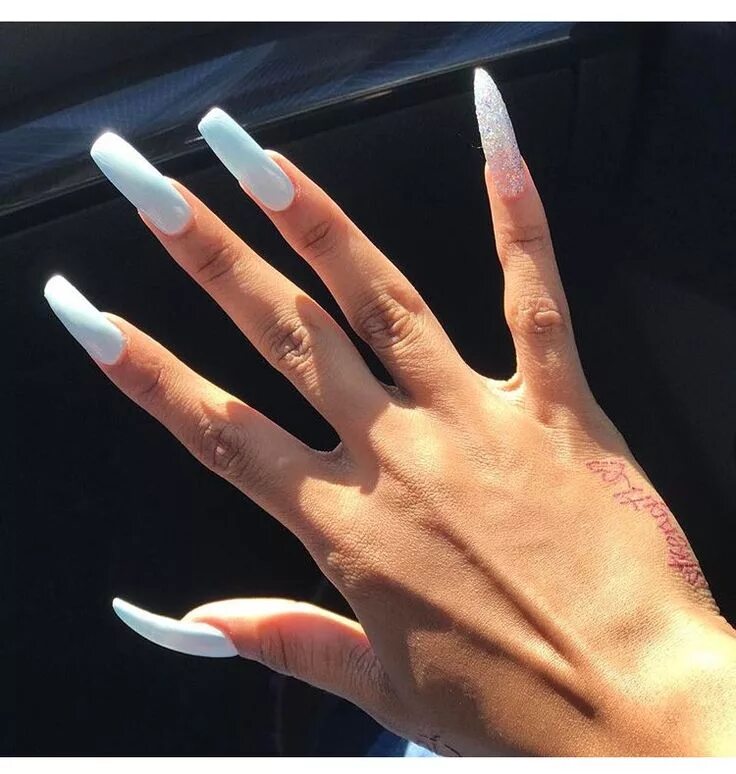 Красивый длинный маникюр Épinglé par Brit’tany J sur N A I L S Ongles longs, Ongles plumes, Ongles