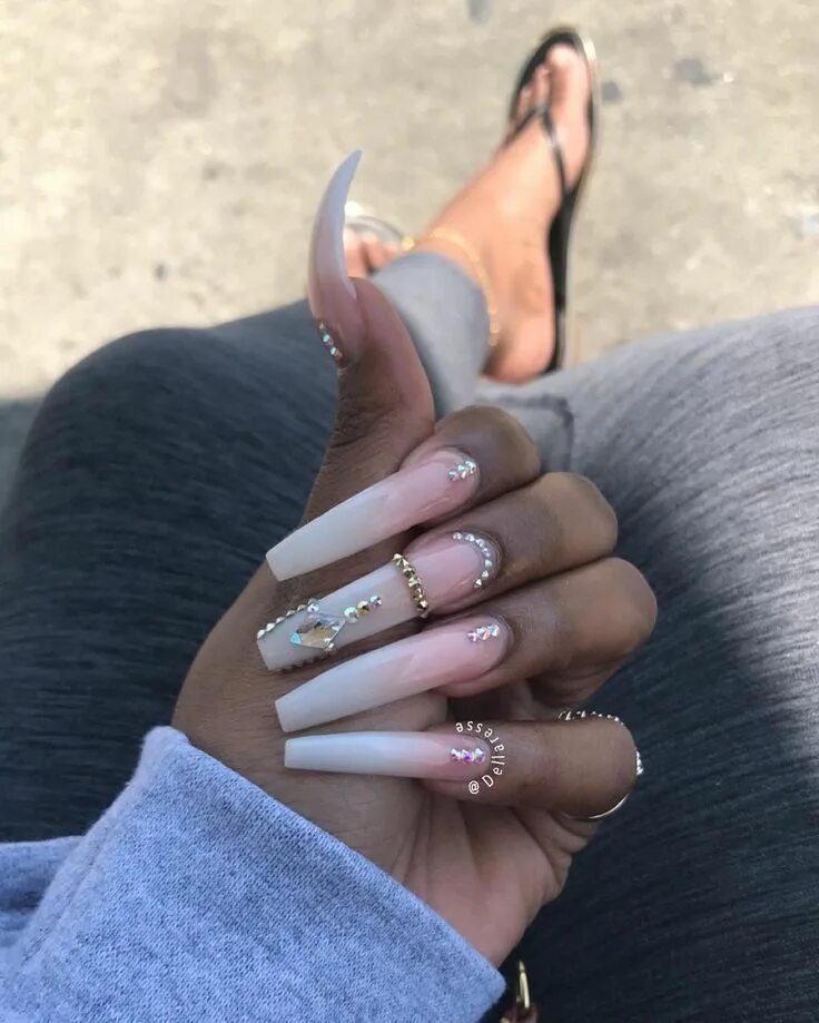 Красивый длинный маникюр Instagram post by Dellaresse "Della" Dawson * Aug 4, 2018 at 4:24am UTC Colored 
