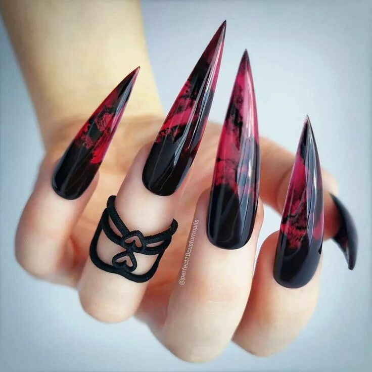 Красивый длинный маникюр @Perfect10CustomNails nails idea red black witch ombre long acrylic pointed Witc