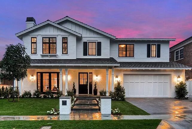Красивый дом фото снаружи двухэтажный Home Exterior Paint Color. The contrast of white siding and black trim makes thi