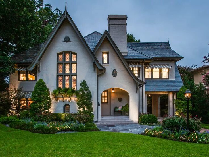 Красивый домик фото снаружи Exquisite English Arts and Crafts Tudor that has been magnificently renovated on