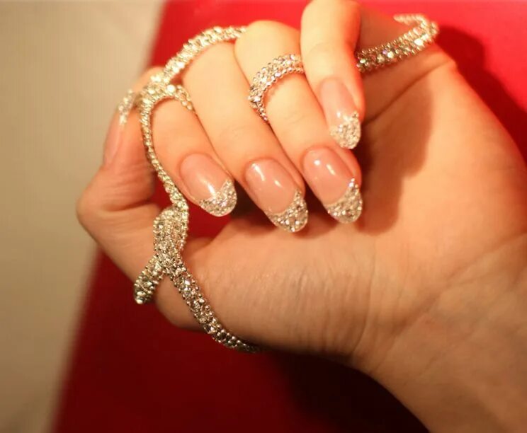 Красивый дорогой маникюр Five of the Most Insanely Expensive Manicures in Nail Art History Gel acrylic na