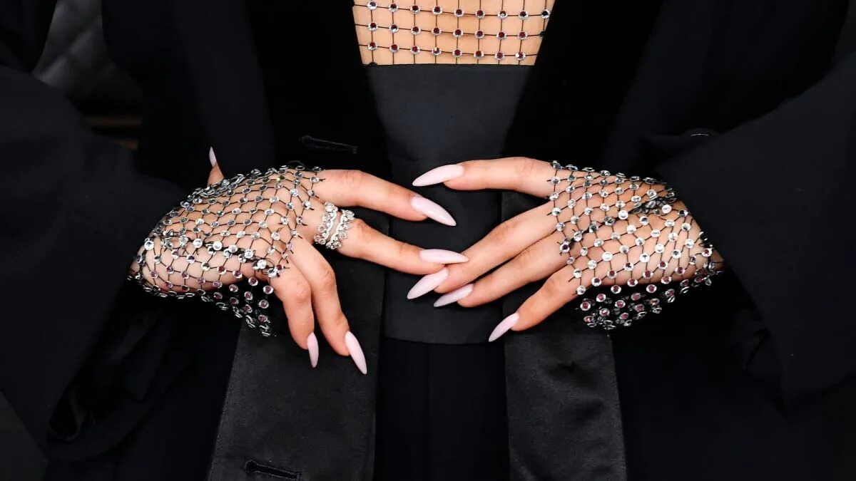 Красивый дорогой маникюр Hey, Quick Question: Why Does Every LA PYT Get Manicures at That One Salon in th