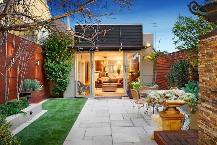 Красивый двор дома фото VizDecor Modern Landscape Design For Small Spaces Complete With Small Lawn 57da0