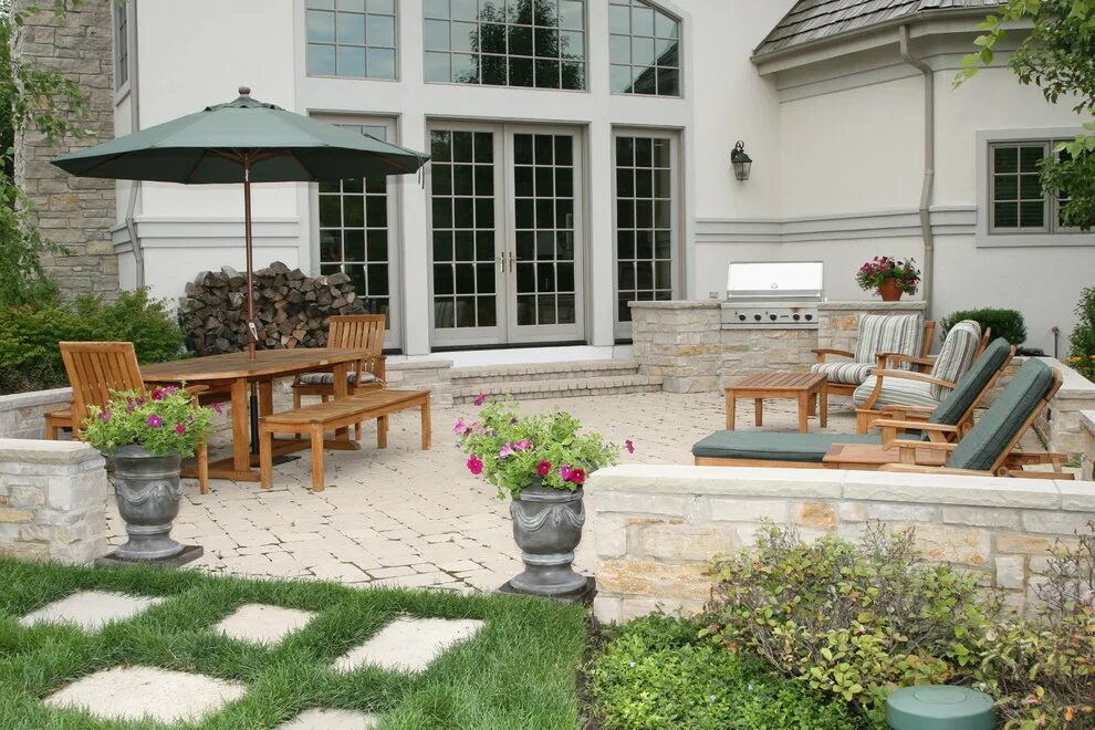 Красивый двор дома фото Outdoor Living Room, Long Grove, IL. - Классический - Дворик - Чикаго - от экспе