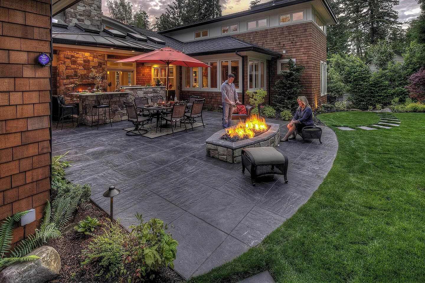 Красивый двор дома фото Best Front Yard Landscaping - Premier Backyard Living Patio, Concrete patio desi