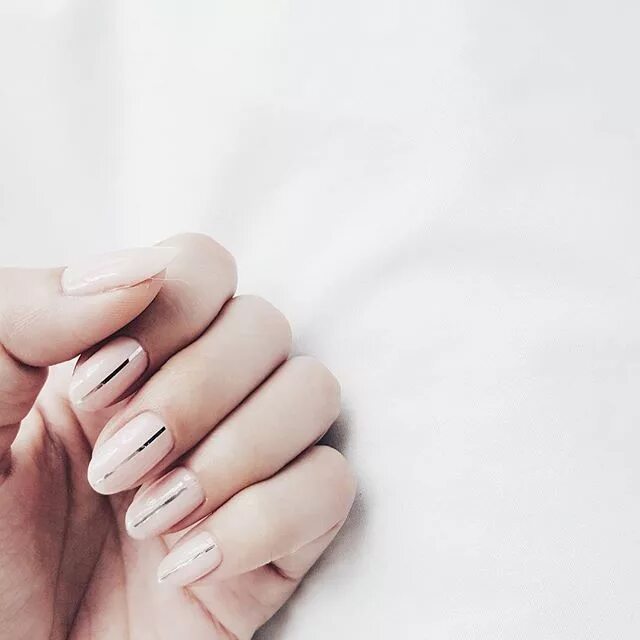Красивый эстетичный маникюр 45 Minimalist Nail Art Ideas to Keep It Simple the Rest of Summer Minimalist nai