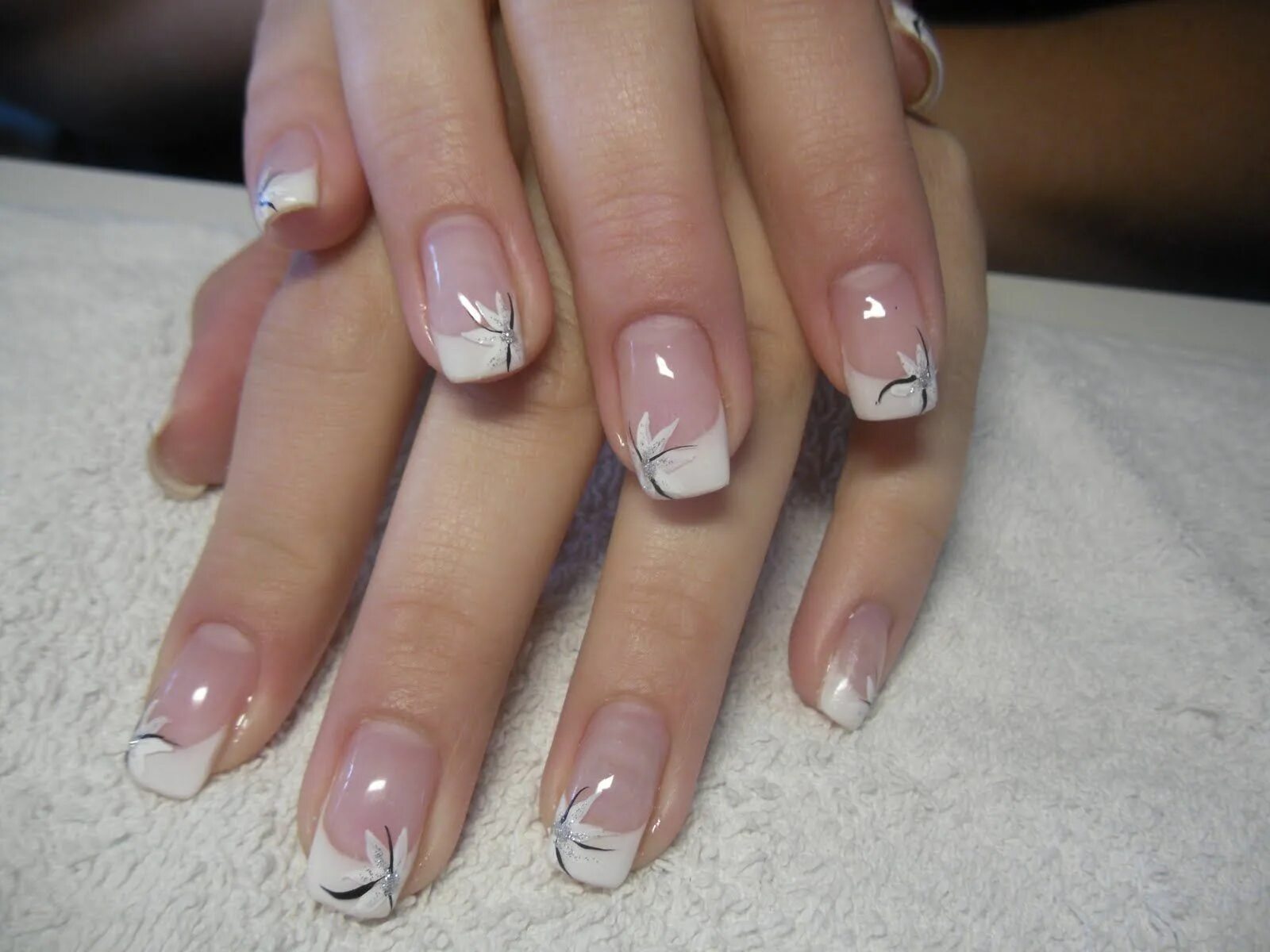 Красивый французский маникюр фото френч с рисунком French manicure nails, Manicure, French tip nail designs