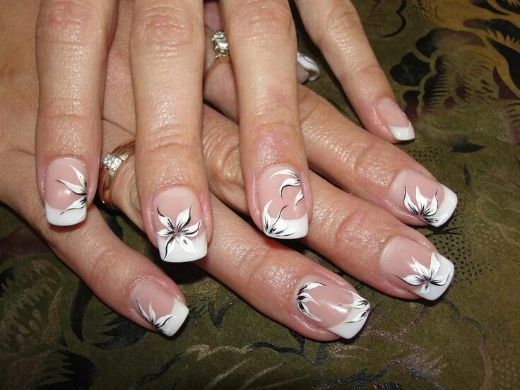 Красивый французский маникюр с рисунками Pin en Uñas