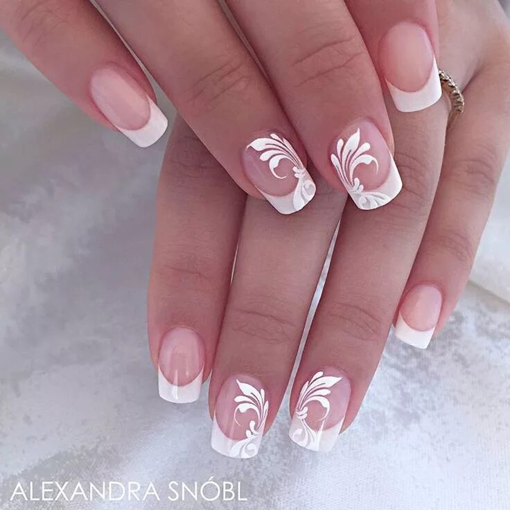 Красивый французский маникюр с рисунками Beautiful french salon nails from Alexa Product used: Moyra acrylic powders, Moy