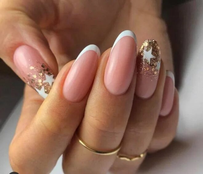 Красивый френч маникюр самый шикарный Give Your Tips a Glamorous Look With These Festive French Manicures Almond nails