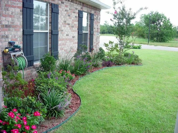 Красивый газон на даче своими руками More 5 Nice Front Yard Flower Garden Designs Small front yard landscaping, Front