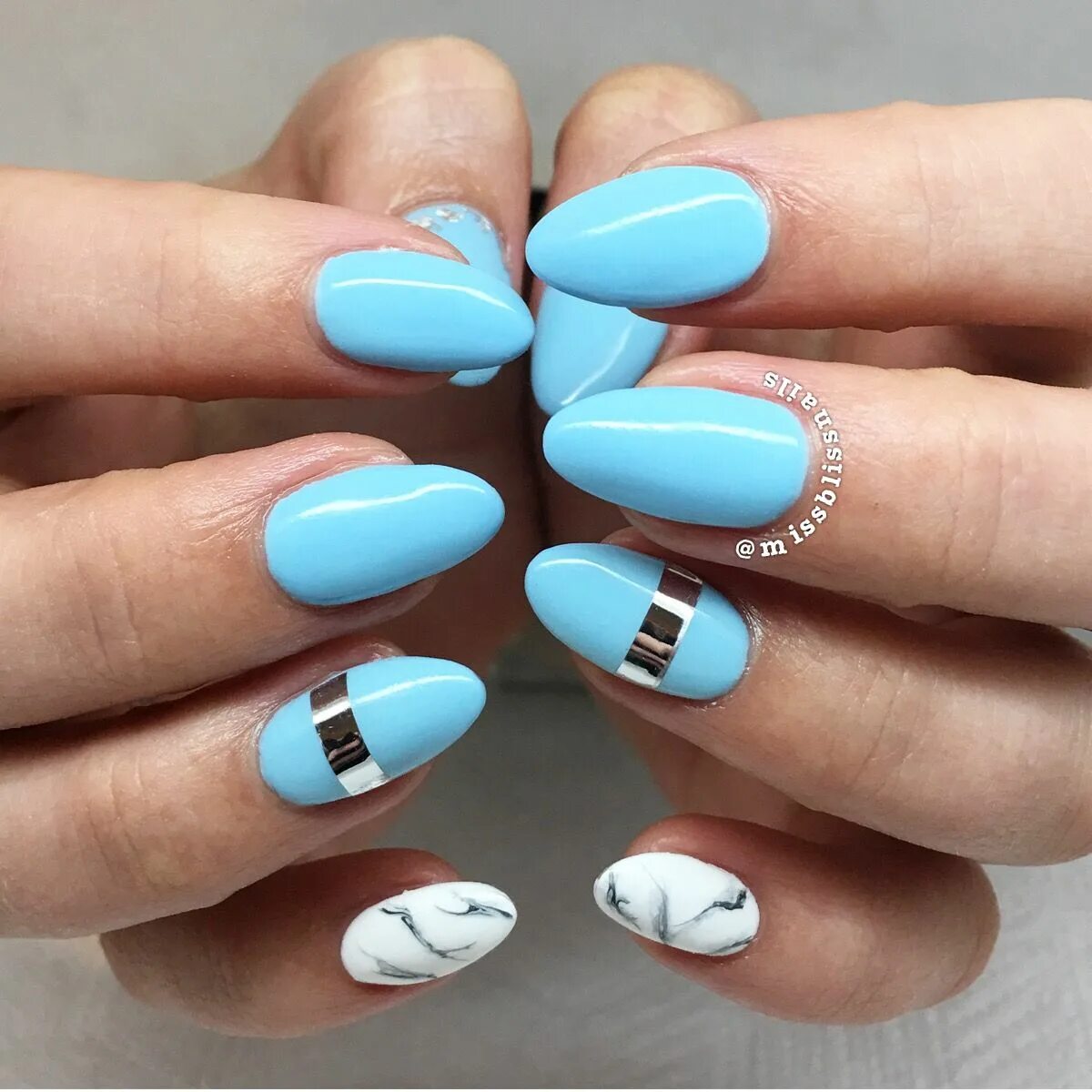 Красивый голубой маникюр Baby Blue Nails Uñas