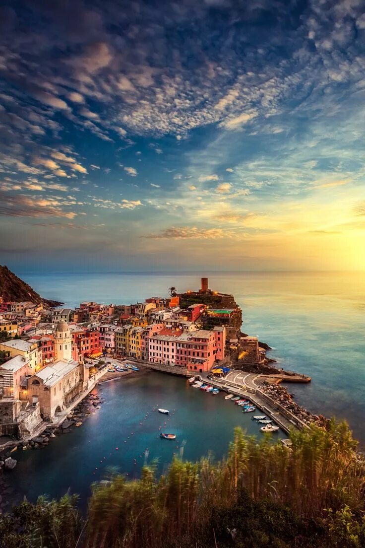 Красивый город красивым морем фото Places to visit, Places to travel, Travel