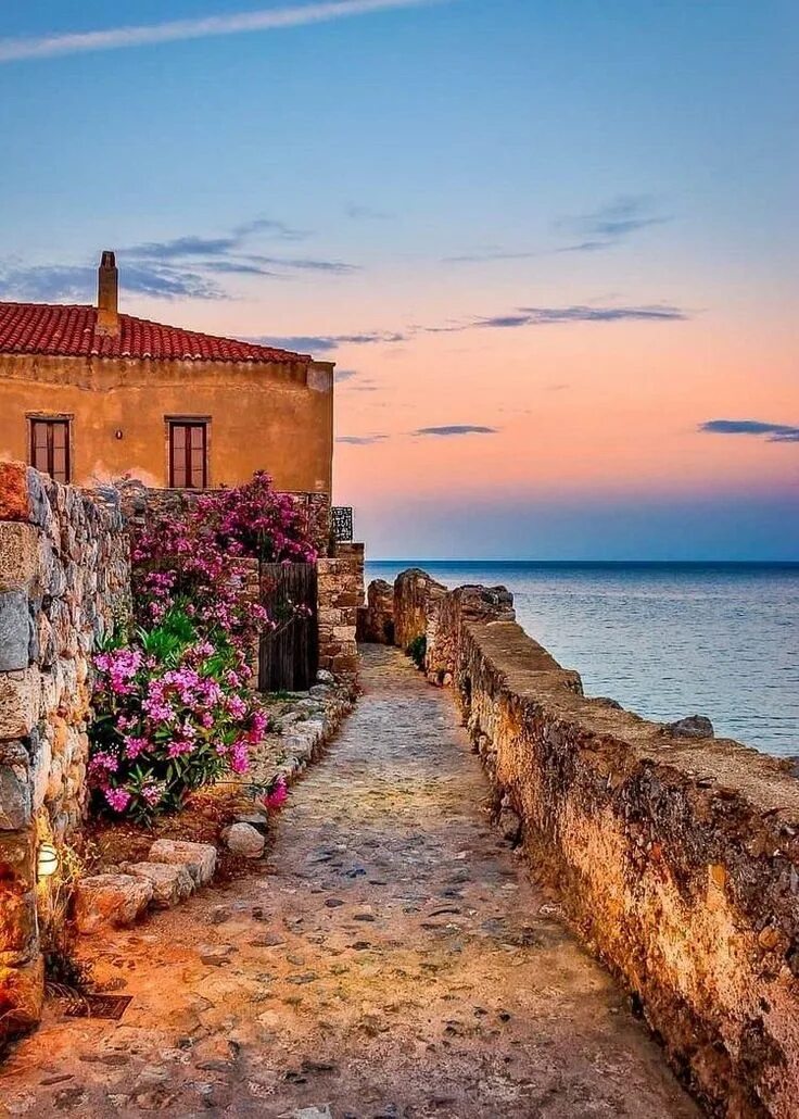 Красивый город красивым морем фото 10 Gorgeous Greek Islands You Haven't Heard Of Yet - Travel Den Места для путеше