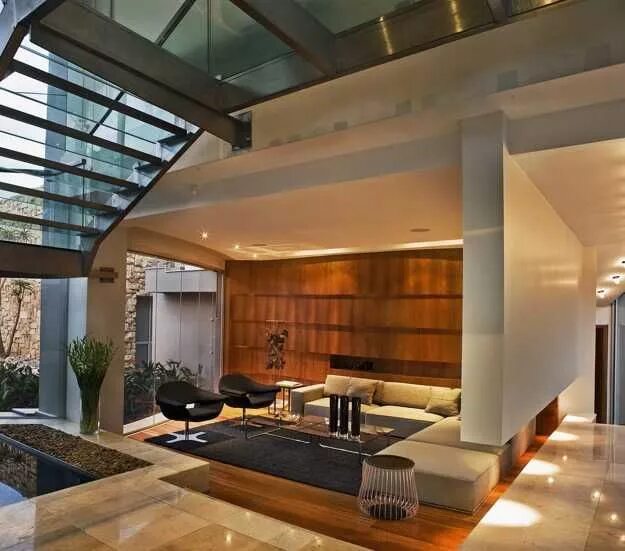 Красивый и недорогой дизайн дома Luxurious Glass House with Impressive Glass Walls and Lighting Design Glass hous