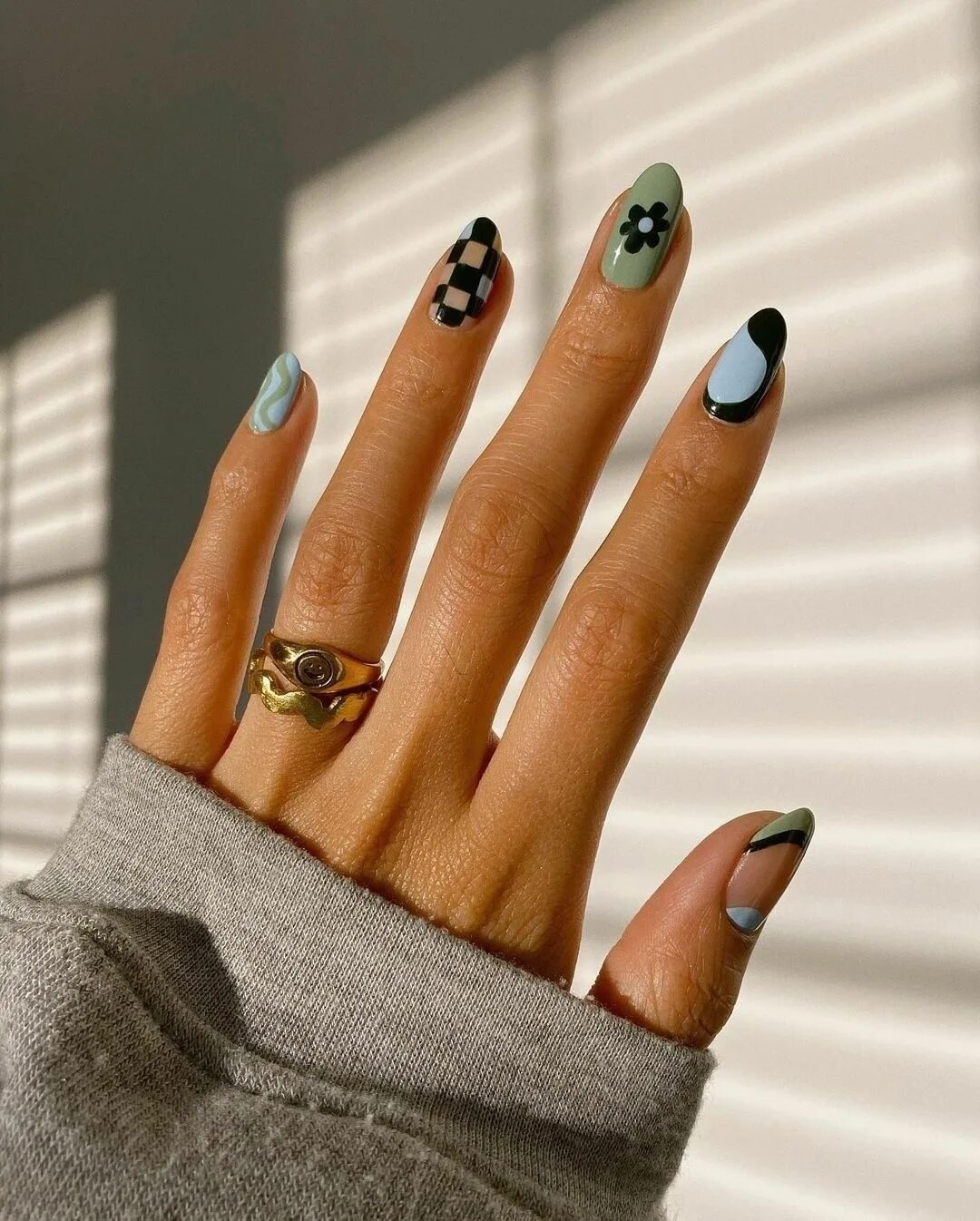 Красивый и необычный маникюр "Mi piace": 253, commenti: 2 - NYLON (@nylonmag) su Instagram: "this manicure is