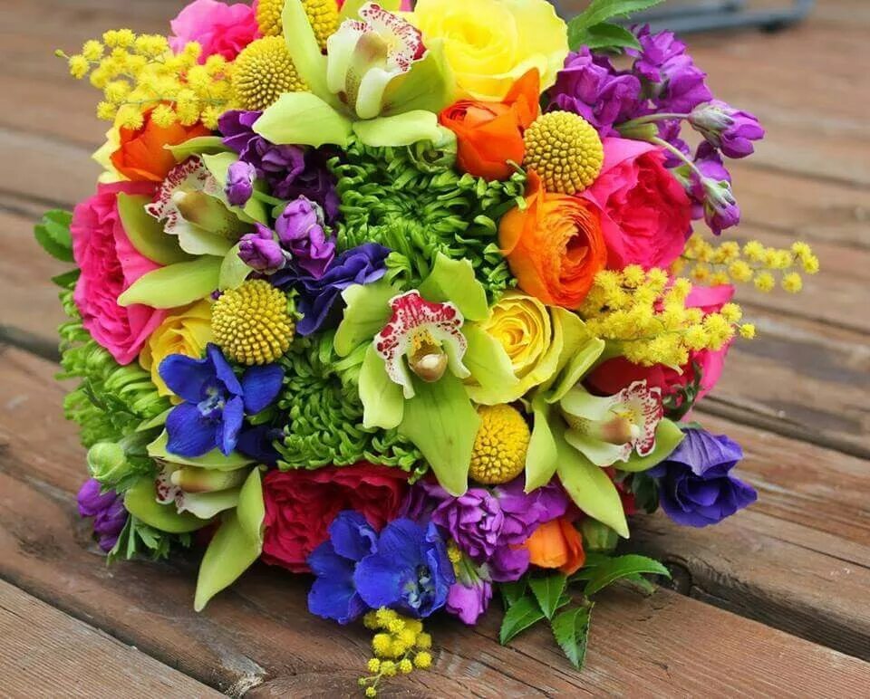 Красивый и яркий букет цветов фото Pin on flowers/blooms Wedding flower design, Rainbow wedding flowers, Bright wed