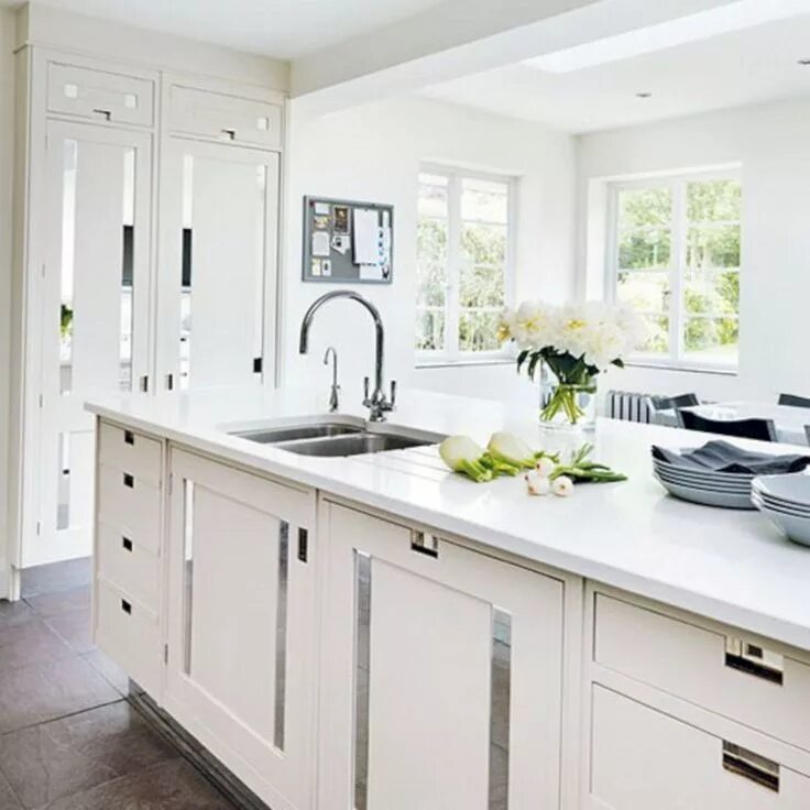 Красивый интерьер белой кухни 40+ Marvelous White Kitchen Cabinet Collections To Choose - Freshouz Home & Arch