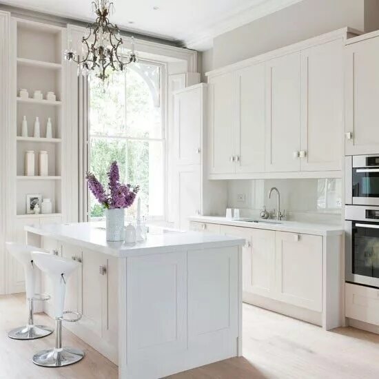 Красивый интерьер белой кухни Pin on Kitchen storage and more White kitchen design, Classic white kitchen, Con