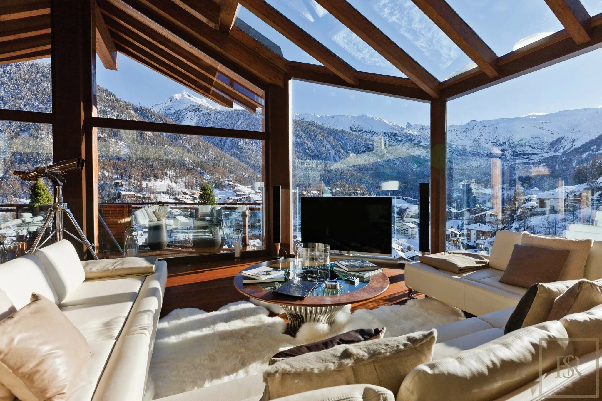 Красивый интерьер большого дома Luxury Hotel Chalet Superior 5* Zermatt Peak 5 BR rental For Super Rich