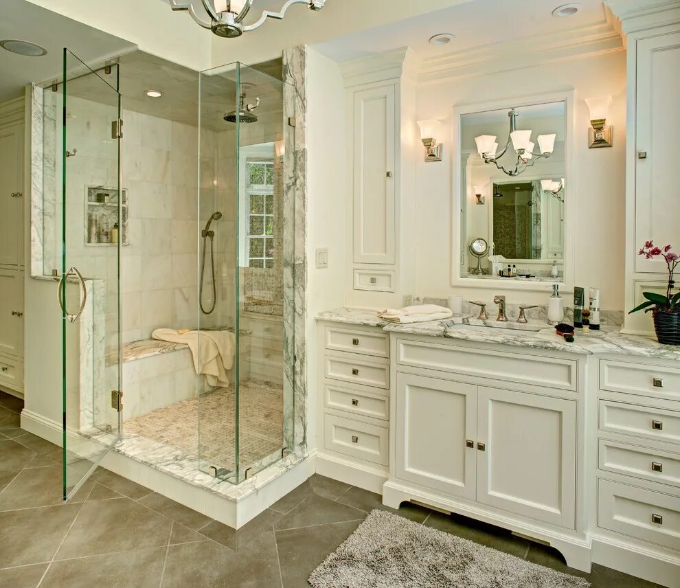 Красивый интерьер душевой комнаты Calacatta Manhattan Marble Bathroom - Классический - Ванная комната - Нью-Йорк -