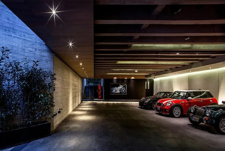 Красивый интерьер гаража Residencia contemporánea en San Ángel Garaje de lujo, Casa de garaje, Arquitectu
