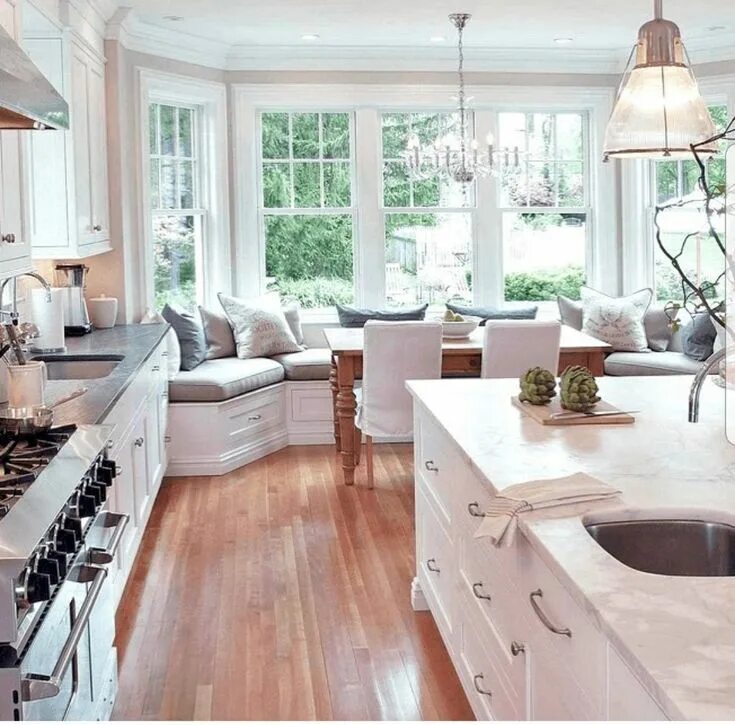 Красивый интерьер кухни в доме Pin by Sallye Bruder on Fixer Up! Kitchen window design, Wood floor kitchen, Win