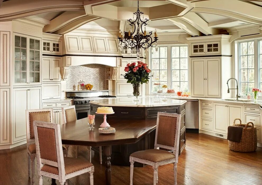Красивый интерьер кухни в доме фото Traditional Kitchen - Классический - Кухня - Шарлотт Houzz Россия