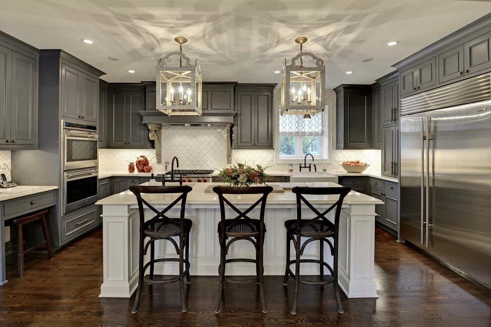 Красивый интерьер кухни в квартире Kitchen Renovations - Неоклассика - Кухня - Миннеаполис - от эксперта Revision L