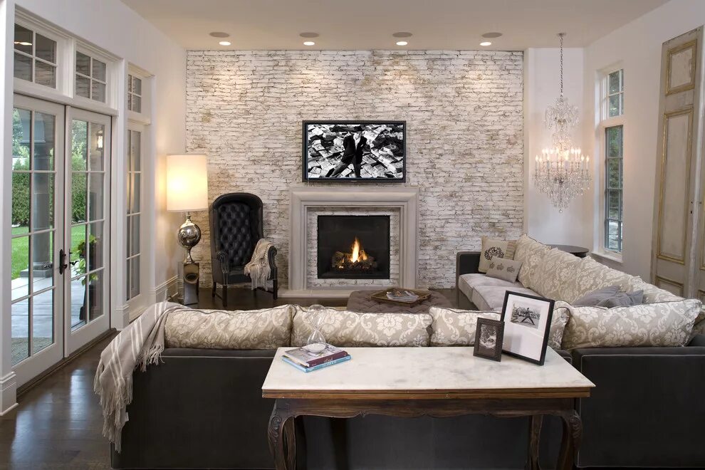 Красивый интерьер стен фото Hollywood Chic Living Room - Средиземноморский - Семейная комната - Миннеаполис 