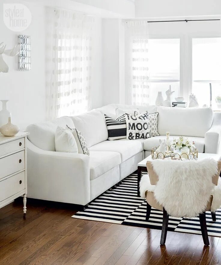Красивый интерьер в белом цвете House tour: Modern rustic townhouse Style at Home Shabby chic living room design
