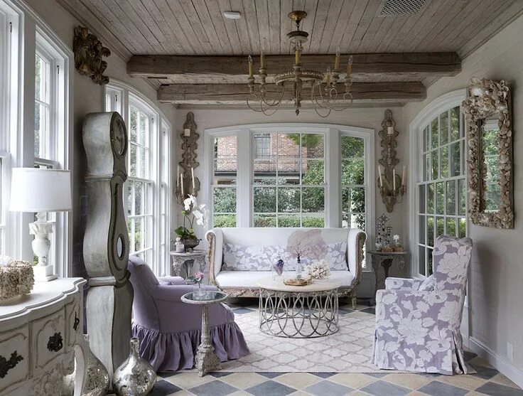 Красивый интерьер в стиле прованс Creative Tonic - Courtnay Tartt Elias: Living Room Chandelier in living room, Li