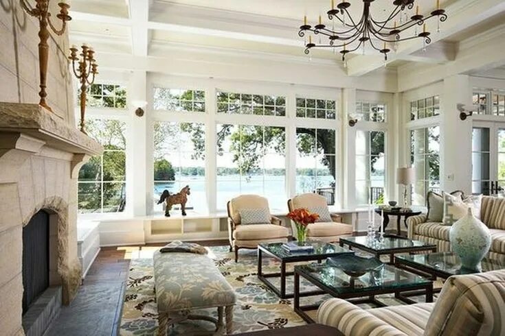 Красивый интерьер внутри дома фото Lake Cabin Interior Ideas For Tranquility Living room windows, Pretty living roo