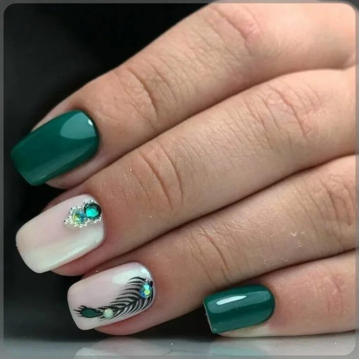 Красивый изумрудный маникюр Маникюр зелёный с бежевым Popular nail designs, Square nails, Short square nails