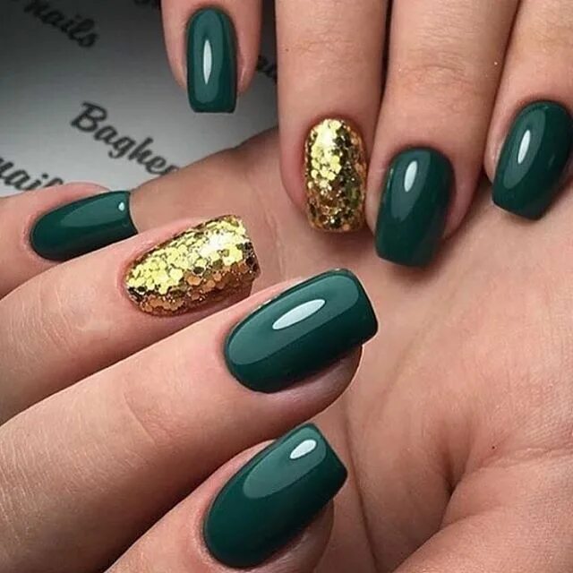 Красивый изумрудный маникюр Пин от пользователя Debbie Lee на доске fingernails Маникюр, Ногти, Праздничный 