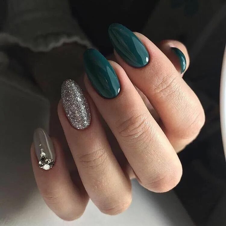 Красивый изумрудный маникюр Rate the work of the master from 1 to 10. Do not forget to like manicure2019 #na