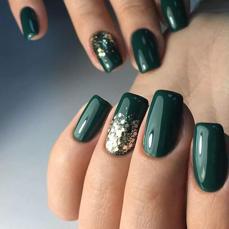 Красивый изумрудный маникюр Look at this photo by @nail_art_club in Instagram * "Likes": 3,011 Xmas nails, G