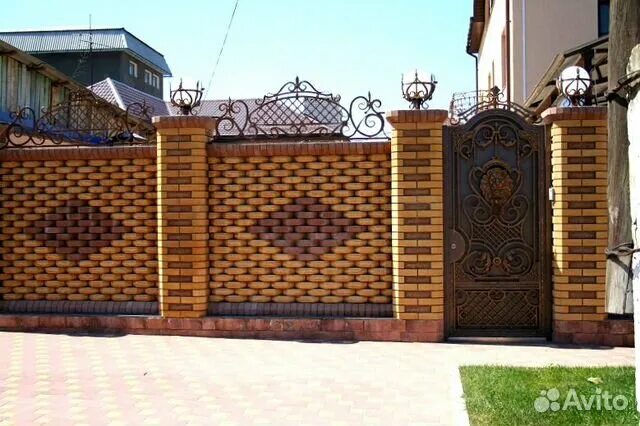 Красивый кирпичный забор фото Кирпичные заборы и заборы из дерева в Воронеже Услуги Авито