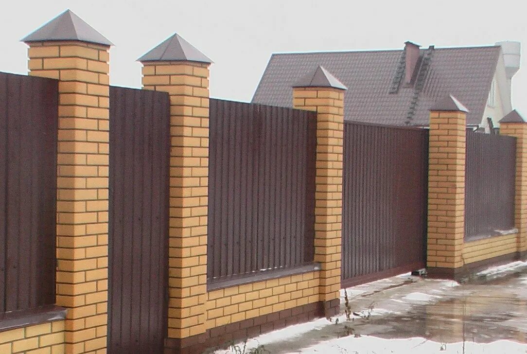 Красивый кирпичный забор фото Контакты - Все способы связи Мир заборов Верея